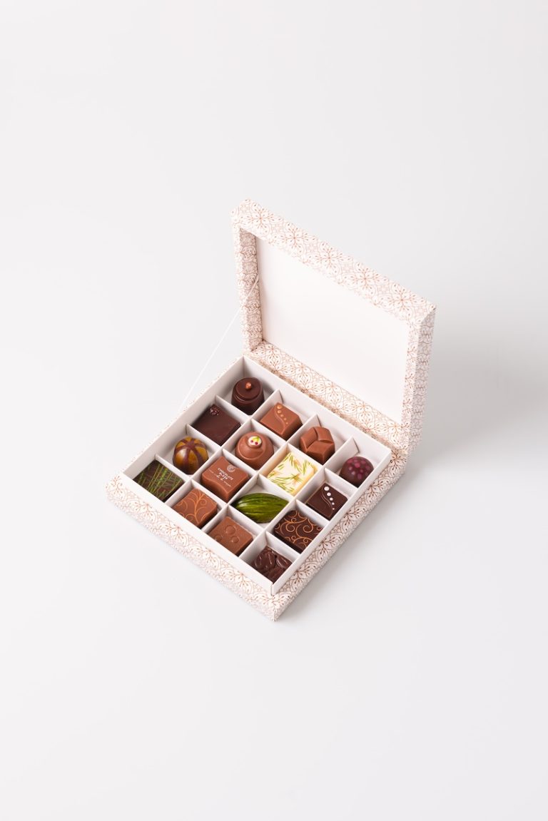 Open Chocolate Bless 16-piece Swiss chocolate gift box made with Portuguese products